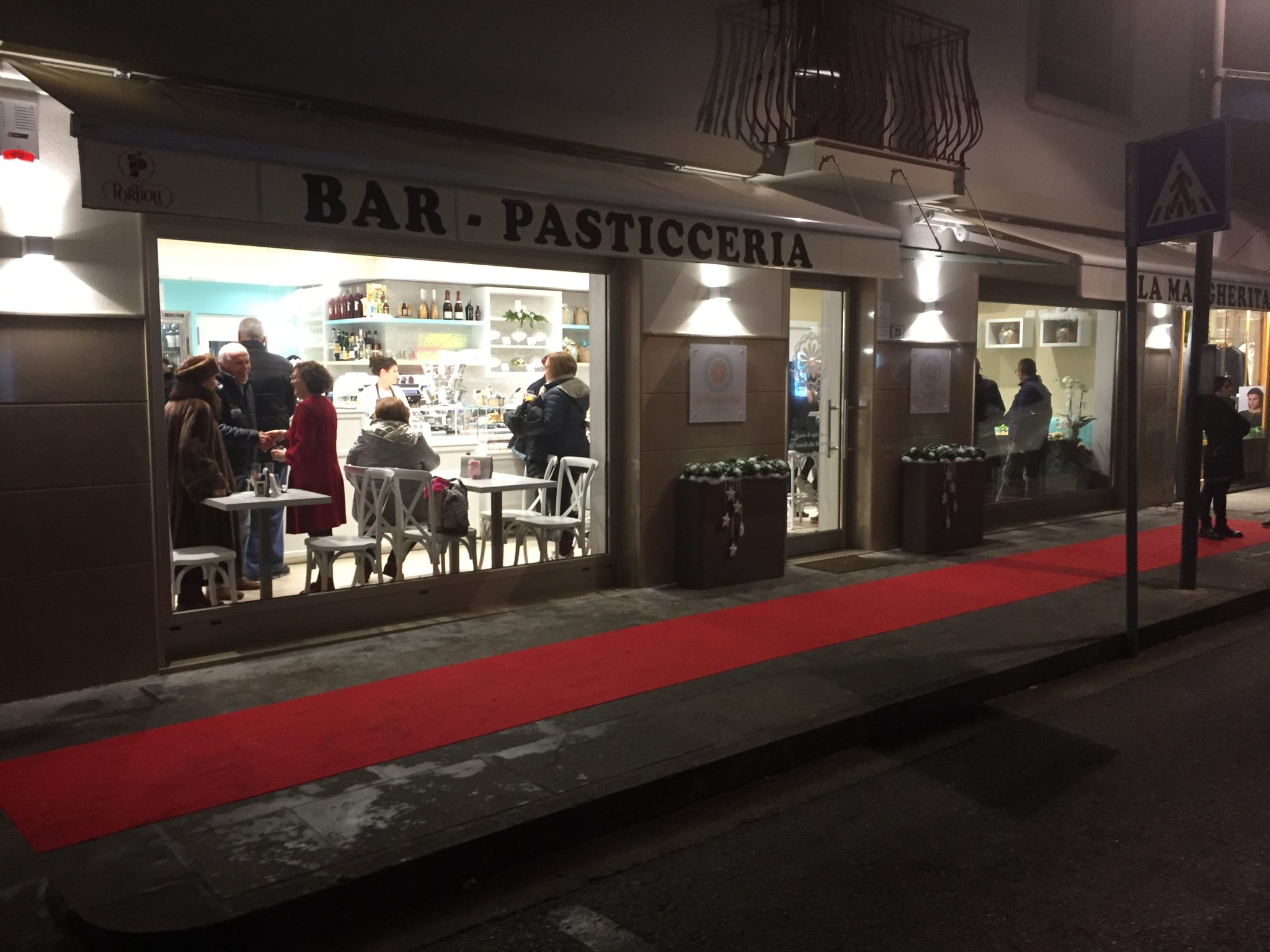 Arredamento Pasticceria La Margherita a Solesino - Artwood Arreda