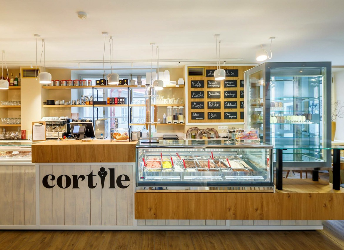 Arredamento bar e gelaterie in Estonia: Cortile